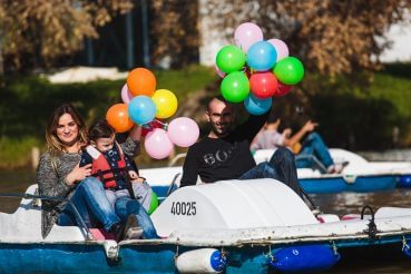 אטרקציה של שיט לקבוצות של משפחות של ארבל הפקות